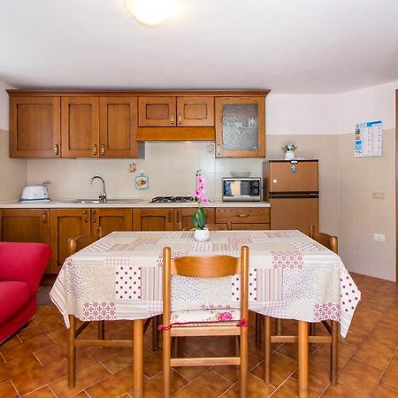 Appartamenti In Villa Con Ampio Giardino Esterno Posada  Exterior foto