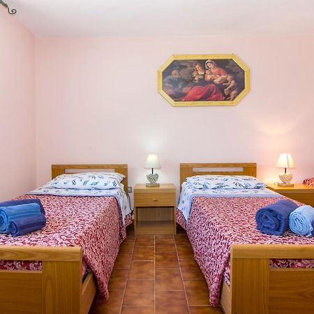 Appartamenti In Villa Con Ampio Giardino Esterno Posada  Exterior foto