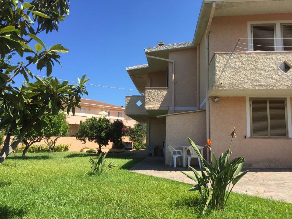 Appartamenti In Villa Con Ampio Giardino Esterno Posada  Exterior foto